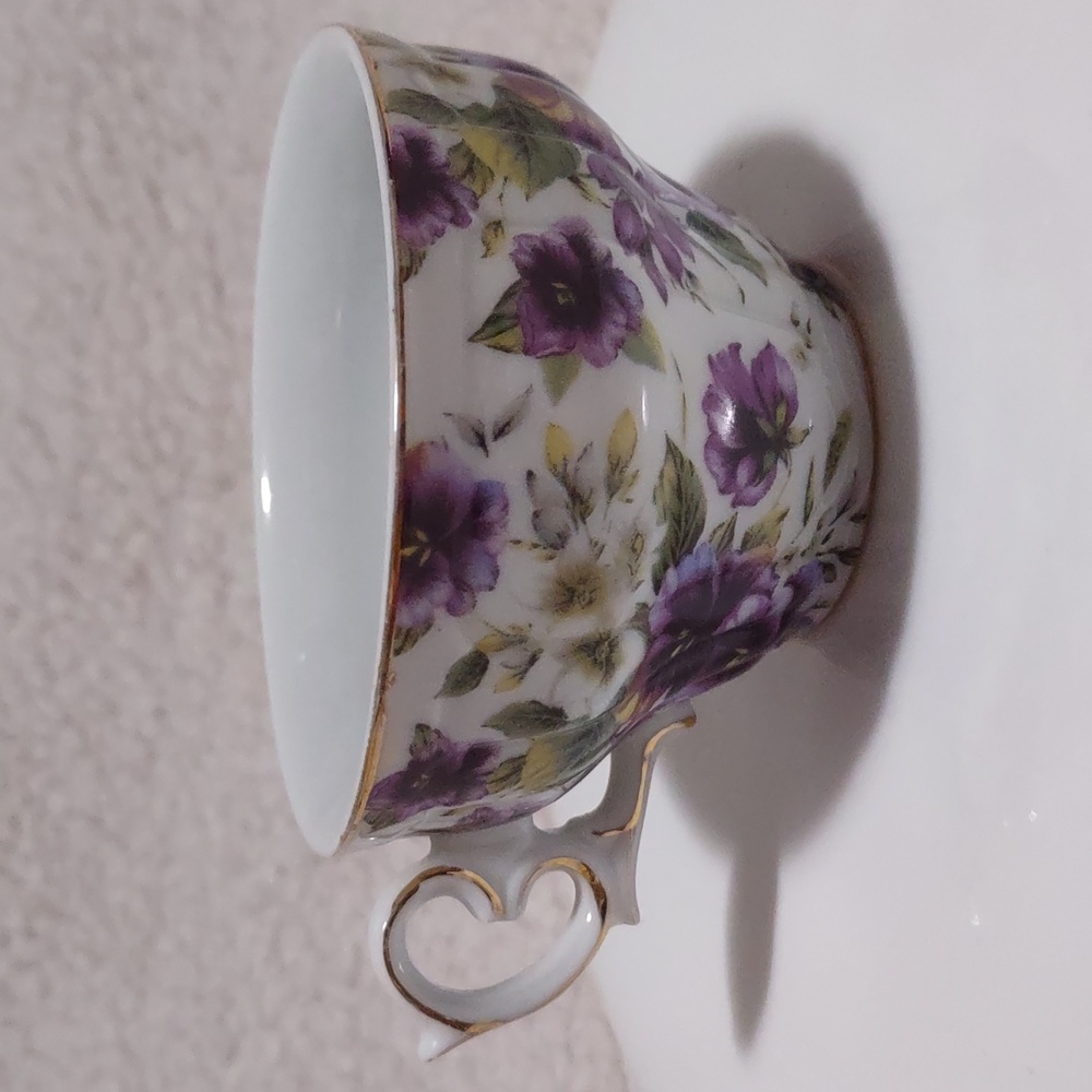 Victoria's Garden Floral Cup Golden Heart Handle